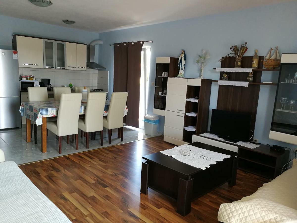 Apartments N&M Sukosan Exterior photo